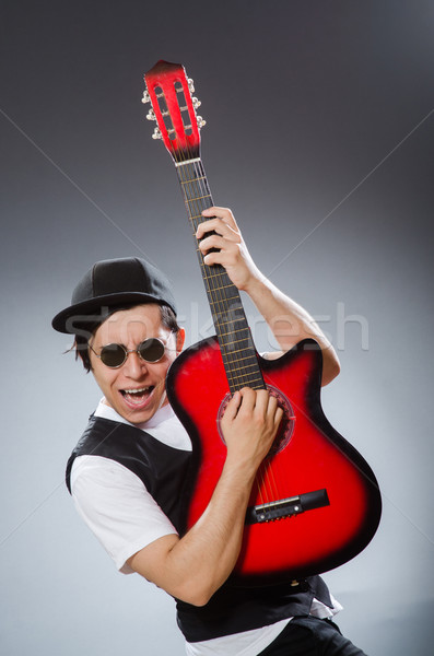Funny Gitarrist musikalische Musik Mann Gitarre Stock foto © Elnur