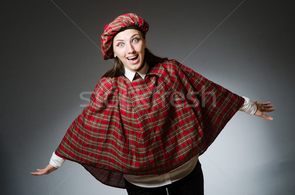 Femeie traditional îmbrăcăminte fericit sac Imagine de stoc © Elnur
