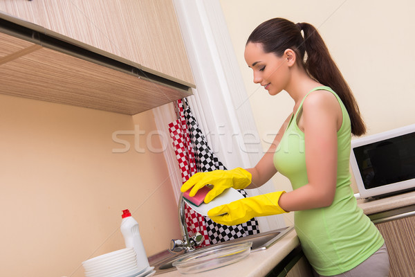 Jonge vrouw vrouw afwas keuken meisje Stockfoto © Elnur
