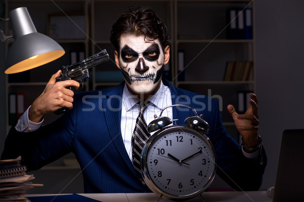 Stock fotó: üzletember · ijesztő · arc · maszk · dolgozik · késő