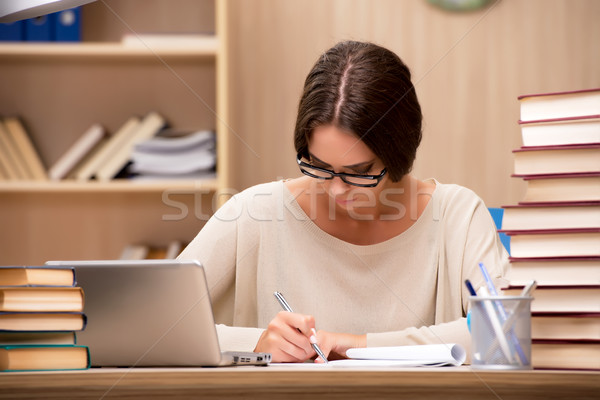 Fiatal diák egyetem vizsgák számítógép lány Stock fotó © Elnur
