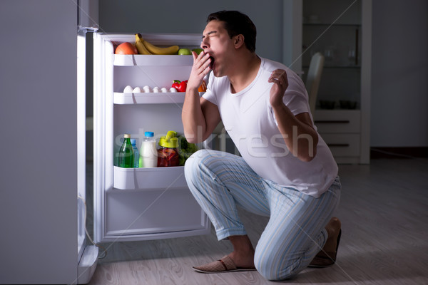 Man koelkast eten nacht huis gelukkig Stockfoto © Elnur