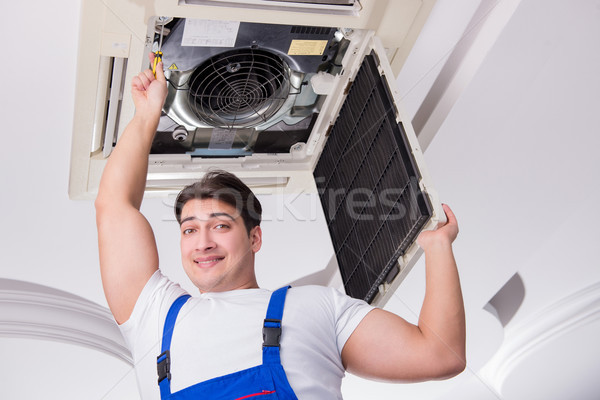 Arbeitnehmer Decke Klimaanlage Einheit Büro Stock foto © Elnur