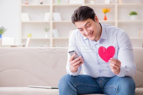 [[stock_photo]]: Jeune · homme · téléphone · portable · amour · téléphone