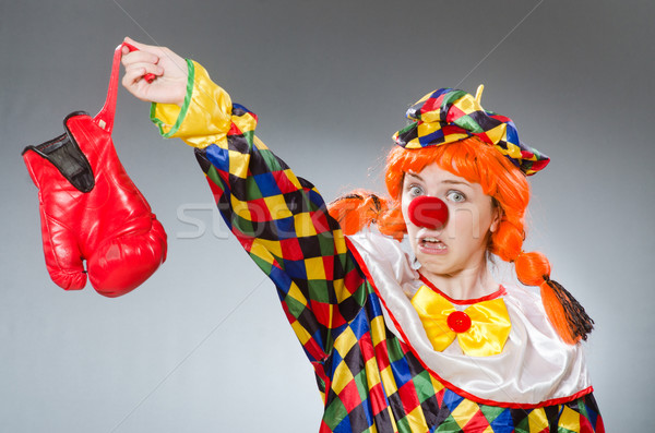 商业照片: 小丑 · 拳击手套 · 孤立 ·白·框· 伤心