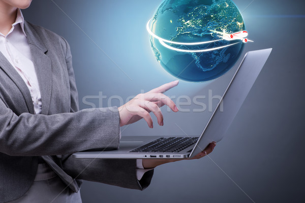 üzletasszony légi utazás számítógép nő világ háló Stock fotó © Elnur
