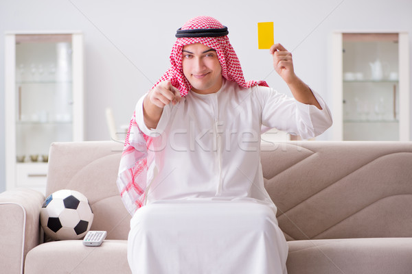 Tineri arab om vizionarea fotbal şedinţei Imagine de stoc © Elnur