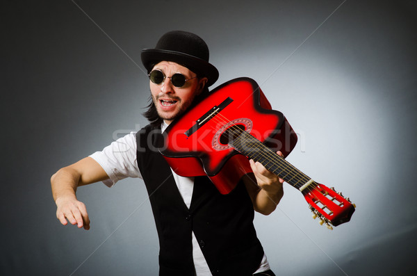 Férfi visel napszemüveg játszik gitár zene Stock fotó © Elnur