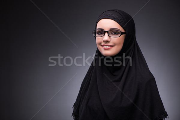мусульманских женщину черное платье темно счастливым фон Сток-фото © Elnur