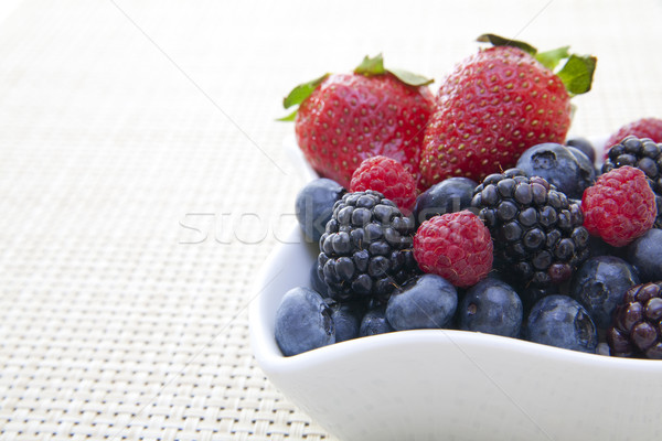 Jagody puchar świeże biały owoców Zdjęcia stock © elvinstar