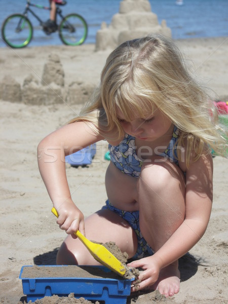 建物 城 若い女の子 砂の城 ビーチ ストックフォト © elvinstar