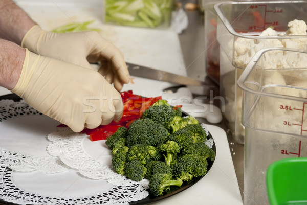 食品 服務 工人 西蘭花 托盤 蔬菜 商業照片 © elvinstar