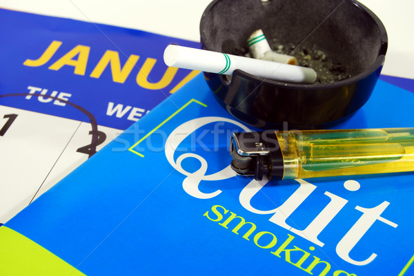 Neue Jahre Auflösung Zigarette Aschenbecher Feuerzeug Stock foto © elvinstar