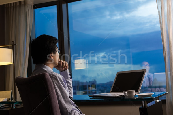 Сток-фото: деловой · человек · мышления · азиатских · бизнесмен · сидеть · комнату