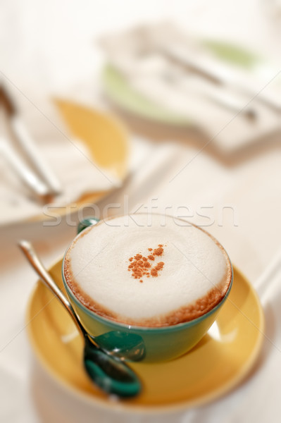 Délutáni tea csésze kávé asztal nappal víz Stock fotó © elwynn
