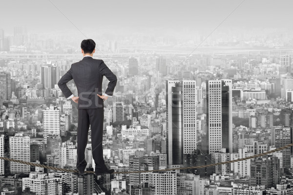 Business Zukunft chinesisch Geschäftsmann stehen Seil Stock foto © elwynn