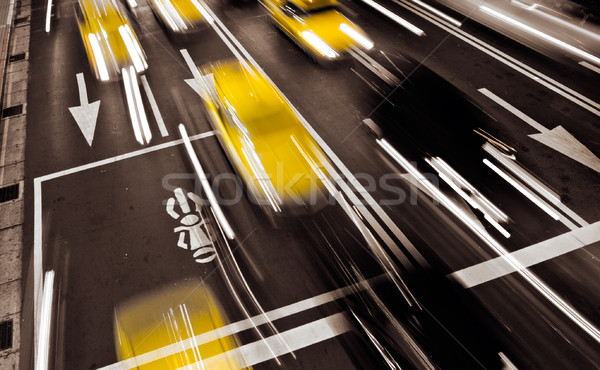 Taxi modern oraş mişcare neclara noapte Imagine de stoc © elwynn