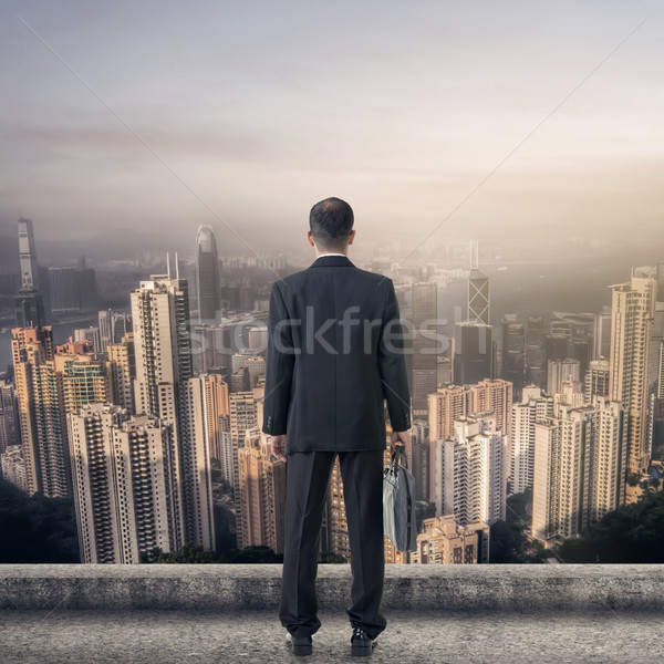 Kemény munka ázsiai üzletember áll néz város Stock fotó © elwynn