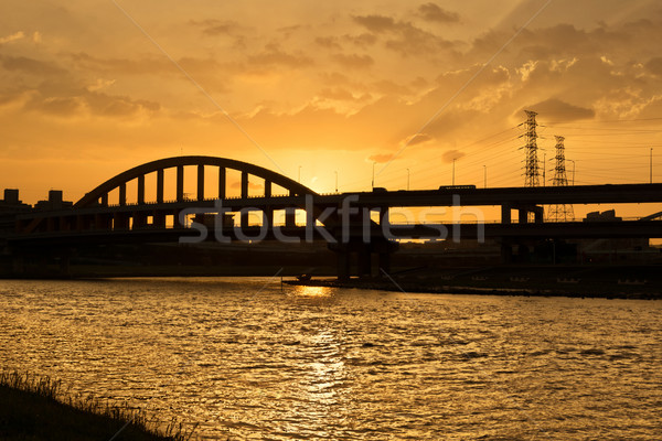 Wygaśnięcia Cityscape sylwetka most złoty dramatyczny Zdjęcia stock © elwynn