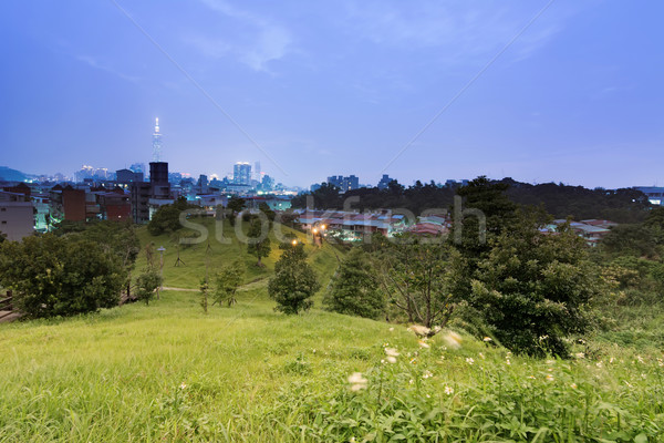 éjszakai jelenet modern épületek park Tajvan Ázsia Stock fotó © elwynn