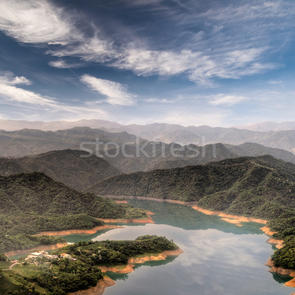 Sérénité rural paysages bâtiments lac ciel bleu Photo stock © elwynn