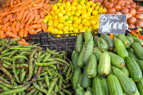 Ogórki konserwowe groszek inny warzyw sprzedaży rynku Zdjęcia stock © elxeneize