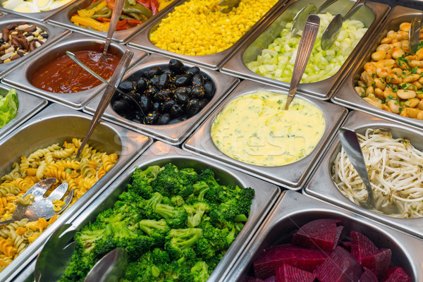 Salată bufet detaliu frumos bogat alegere Imagine de stoc © elxeneize