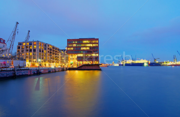 Stockfoto: Kantoorgebouwen · banken · rivier · hamburg · Duitsland · hemel