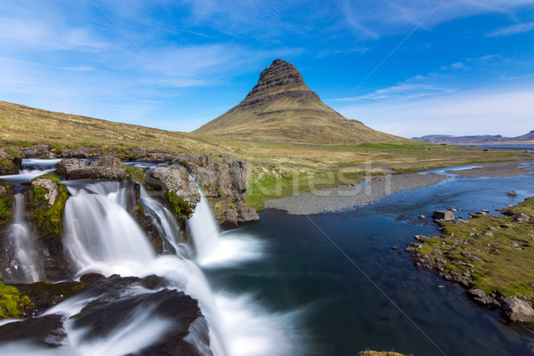 Ikonowy Islandia półwysep niebo wody trawy Zdjęcia stock © elxeneize
