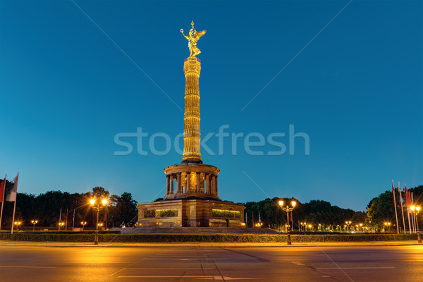 Overwinning kolom Berlijn nacht verlicht gebouw Stockfoto © elxeneize
