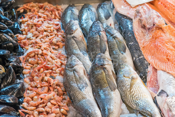 Peşte piaţă central Santiago Chile Imagine de stoc © elxeneize