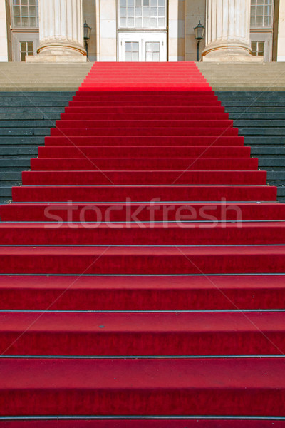 Vörös szőnyeg vezető felfelé lépcsősor film szőnyeg Stock fotó © elxeneize
