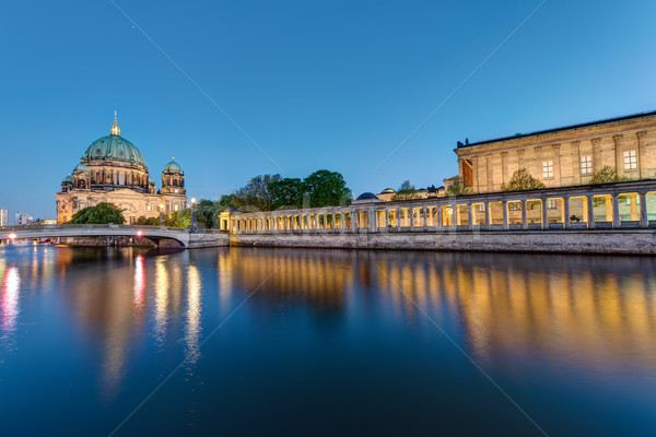 Müze ada katedral Berlin akşam karanlığı nehir Stok fotoğraf © elxeneize