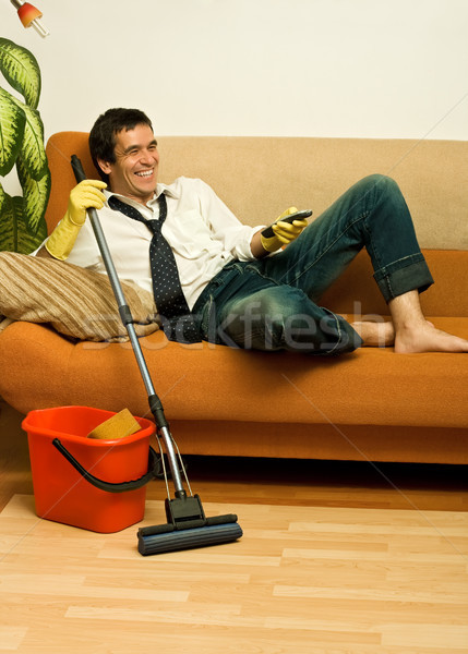 Foto stock: Feliz · homem · tv · mostrar · limpeza