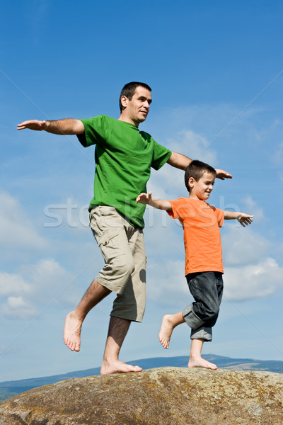 Vater-Sohn Stein Vater glücklich Sohn Beine Stock foto © emese73