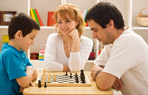 Famille jouer échecs père en fils jeunes belle femme [[stock_photo]] © emese73