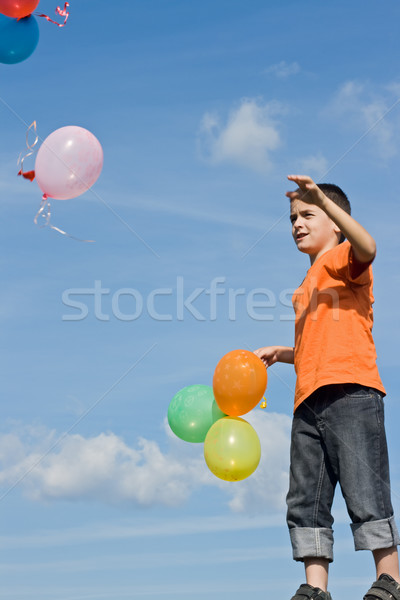 Junge Ballons schauen unter Lächeln glücklich Stock foto © emese73