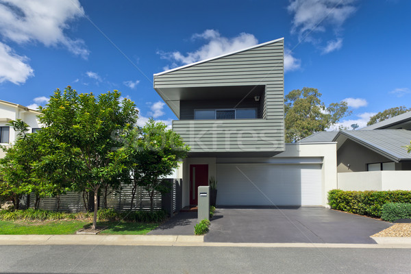 Moderna casa frente australiano cielo árbol Foto stock © epstock