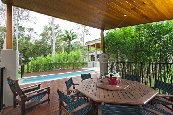 Freien unterhaltsam modernen Hinterhof Pool stylish Stock foto © epstock