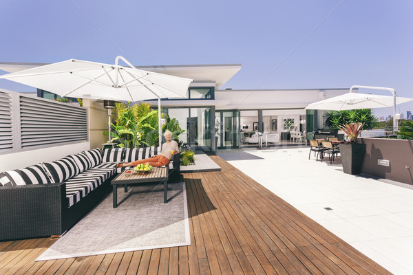 Balkon luxuriöse Dachwohnung Himmel Haus Stock foto © epstock