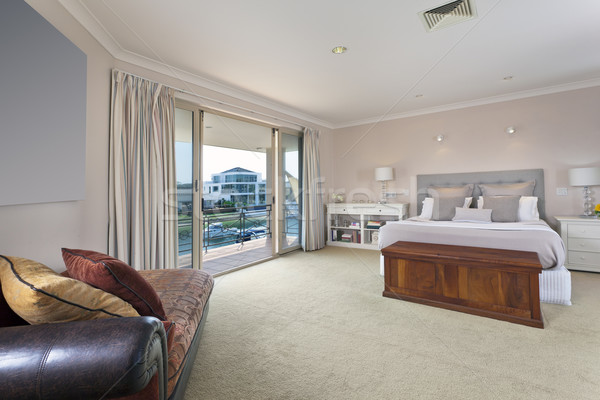 Stijlvol meester slaapkamer australisch herenhuis balkon Stockfoto © epstock