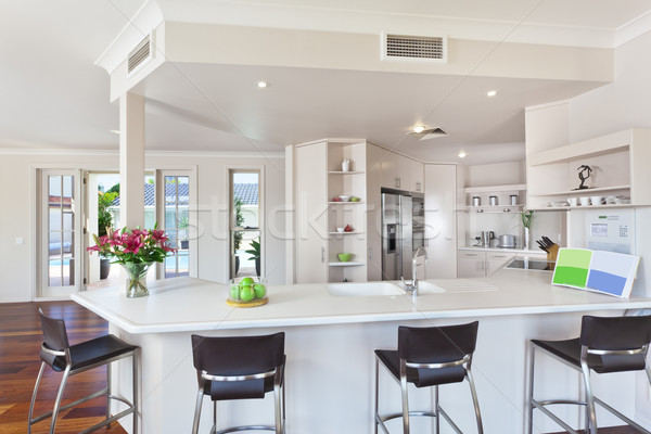 Nowoczesne minimalny biały kuchnia australijczyk domu Zdjęcia stock © epstock
