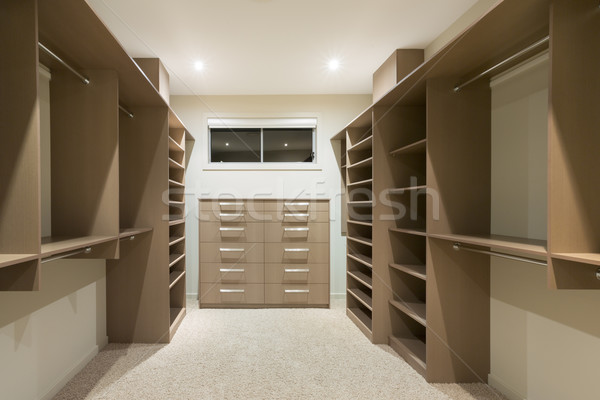Modernes marche armoire grand vide luxueux Photo stock © epstock