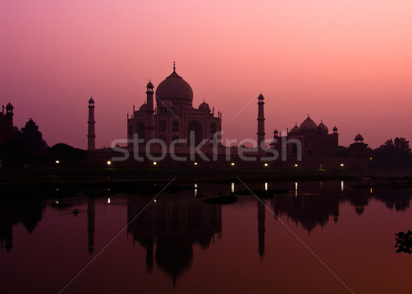 Taj Mahal anochecer puesta de sol vista río edificio Foto stock © ErickN