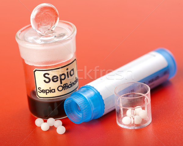 Sepia homeopate mamă sticlă medicină Imagine de stoc © erierika