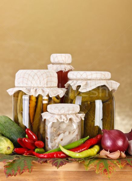 Warzyw jesienią ogórki konserwowe szkła butelki świeże warzywa Zdjęcia stock © erierika