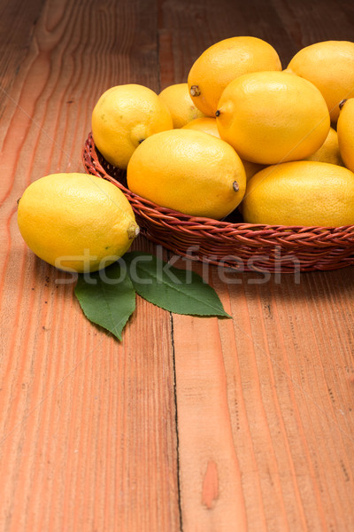 新鮮 檸檬 木 托盤 多汁 板 商業照片 © erierika
