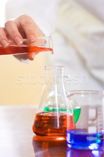 Expérience processus laboratoire main eau médicaux [[stock_photo]] © erierika