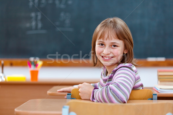 [[stock_photo]]: école · élémentaire · fille · Retour · souriant · classe · heureux