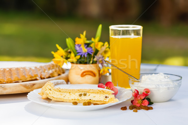 Formaggio torta fetta colazione esterna succo d'arancia Foto d'archivio © erierika